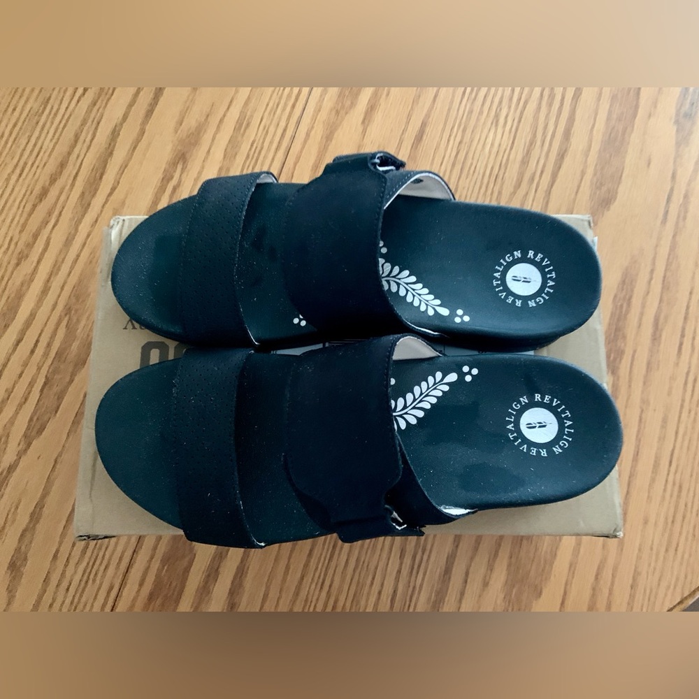 Revitalign Baja Leather Slide - Picture 3 of 10